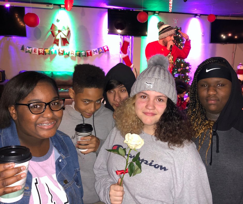 FirstGlanceAK's tweet photo. From all of us at First Glance, we want to thank you for loving and praying for our students. Merry Christmas! #FG2019 #WeAreFamily https://t.co/YlNfpVLqtP