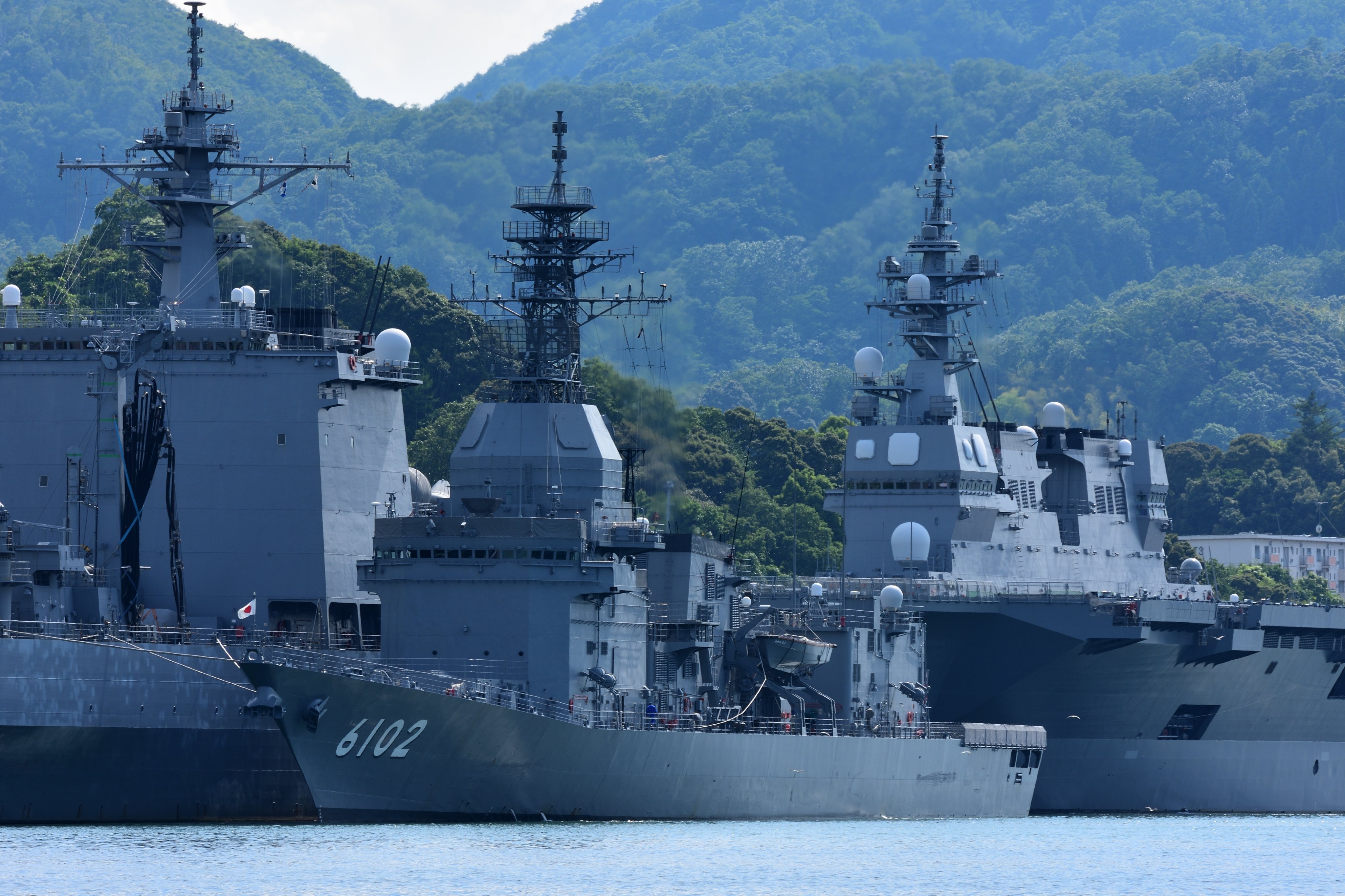 酒樽 蔵之介 そういや以前 映画版 亡国のイージス ありゃ ガチのイージス艦 になっちゃってたよねぇ って四方山話になりまして でまぁ 他艦なら何でロケやりゃより良い作品になっただろうと そのとき挙がった 個人的には意外ながら深く納得して
