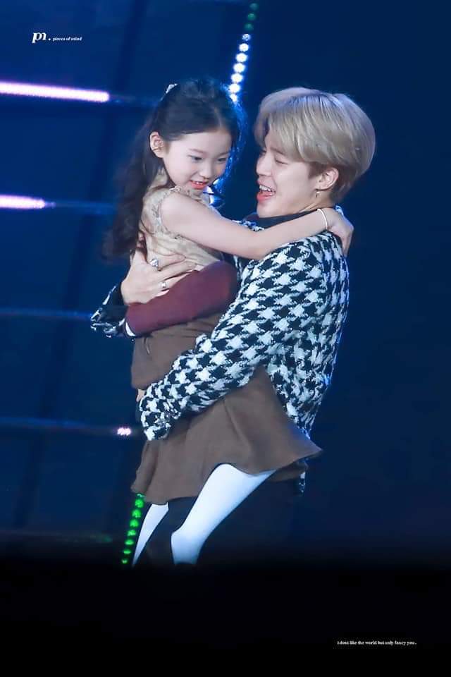 ot7trivias's tweet photo. TUWANG TUWA KA KAY SARANG JIMIN GAWA DIN TAYO NG SARANG NATIN SSOB https://t.co/ntkce1DmW8