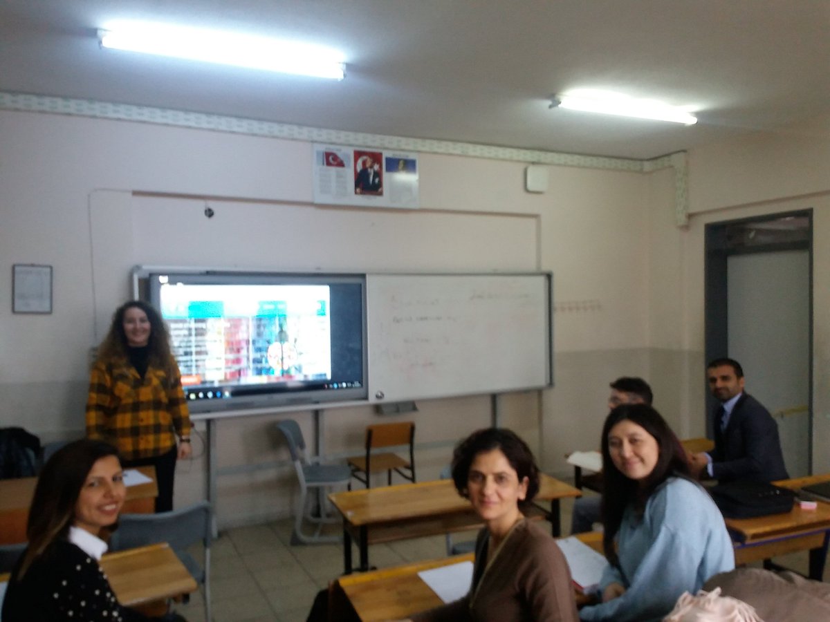 yildirimdyned's tweet photo. Emek Ortaokulu eTwinning bilgilendirme toplantısını yaptık. Toplantıya katılan değerli idarecilerimize ve öğretmenlerimize bu yolda başarılar diliyoruz . @yildirimilcemem @DynedBursa @GencerMustak https://t.co/5LjyNRSf0S
