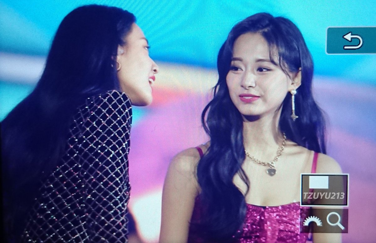 TZUYU213's tweet photo. 191225 SBS가요대전 프리뷰 
스페셜 유닛 너무 멋있었어요!! 
#트와이스 #TWICE #쯔위 #TZUYU #ツウィ #子瑜 #AOA #설현 https://t.co/j6q6ArG88L