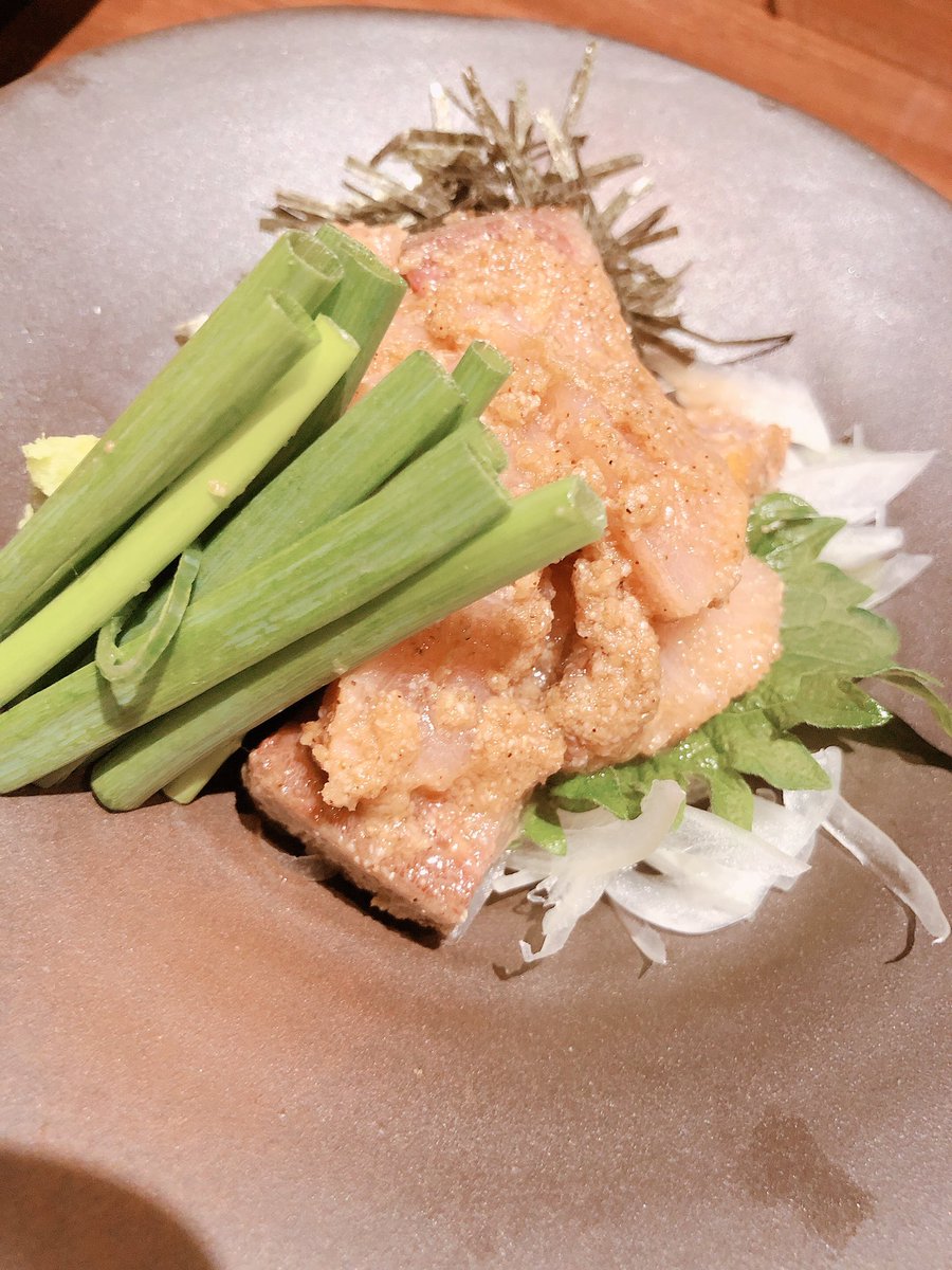 維伝見たあとで土佐料理を食べてきたよ～!!!カツオのたたきがめっちゃくちゃ美味しかったしお酒も美味しかったし、何よりBGMがよさこいRemixみたいな感じでとっても土佐組を感じられてよかった…凱旋行った人はオススメだよ～! 