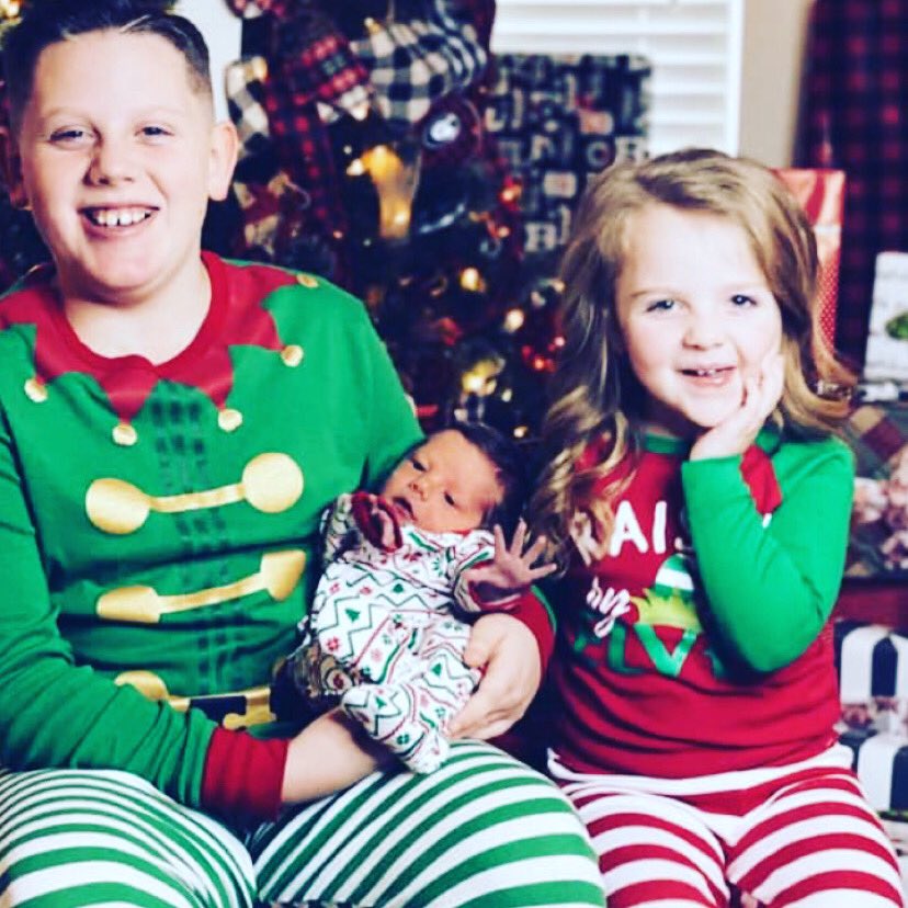 ladonnahome's tweet photo. Jesus Lives‼️ Have a Blessed and Merry Christmas🎄💙💗💙  Family is everything sooo enjoy this Holiday Season🎄 Selah (peace be with you) https://t.co/WKzhAspdjo