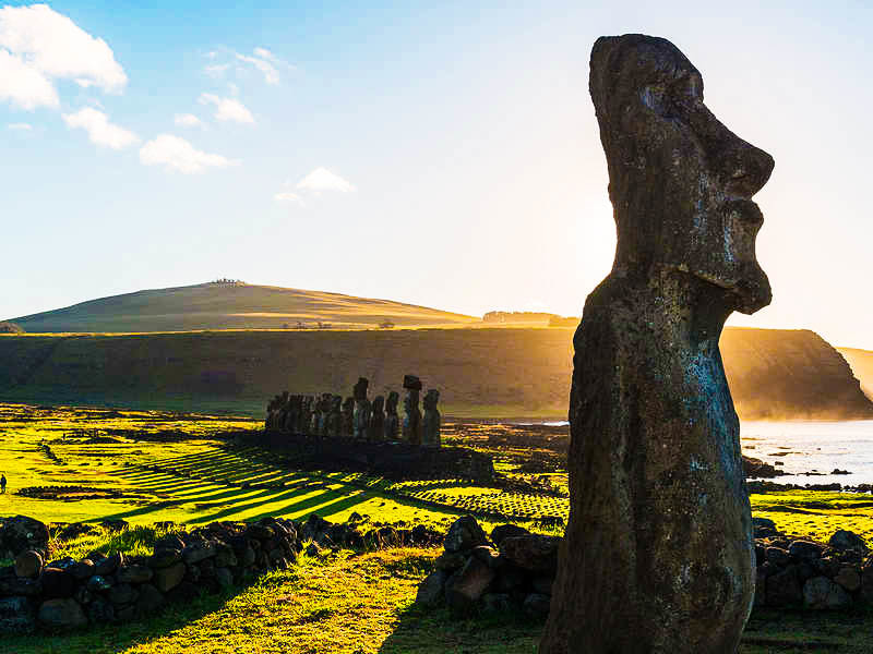 hanitraveltour's tweet photo. Feliz Navidad desde Isla de Pascua
 #chile  #sernatur #travel #isladepascua #photography #nature #world #happiness #freedom #sunset #moais #southamerica  #travelchile #paradise #trekking #beach #adventure #voyages #anakena #sun #sunrise #outdoors #mountains #island #enjoylife https://t.co/BQov6h8QcZ