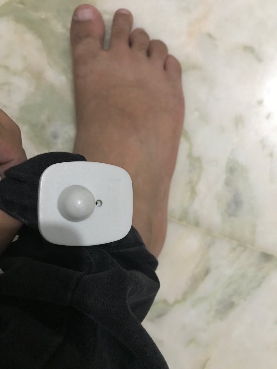 VTJasim's tweet photo. Send somebody to me and takeaway your stuff @maxfashionindia, have a patience to remove this. https://t.co/6L185ylTbv