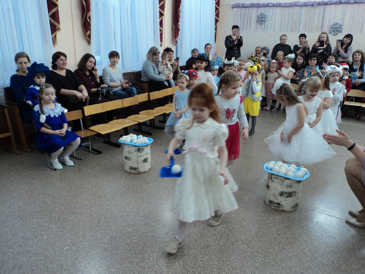 В ДДТ для дошкольников 3-4 лет  прошёл новогодний праздник