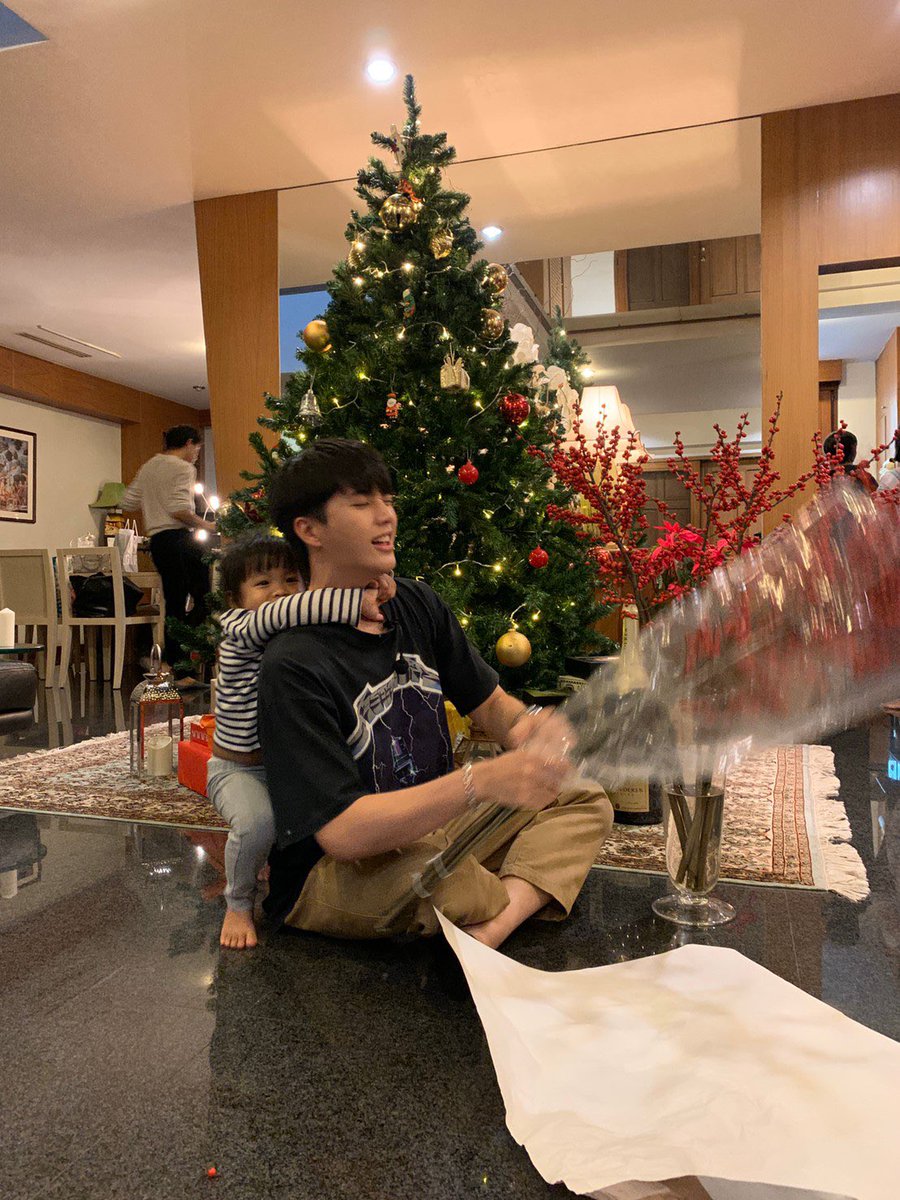 Insarin_'s tweet photo. Merry Christmas Everyone ❤️🎄 #อินสาริน #insarin #inpitar https://t.co/mfJ5FswQqk