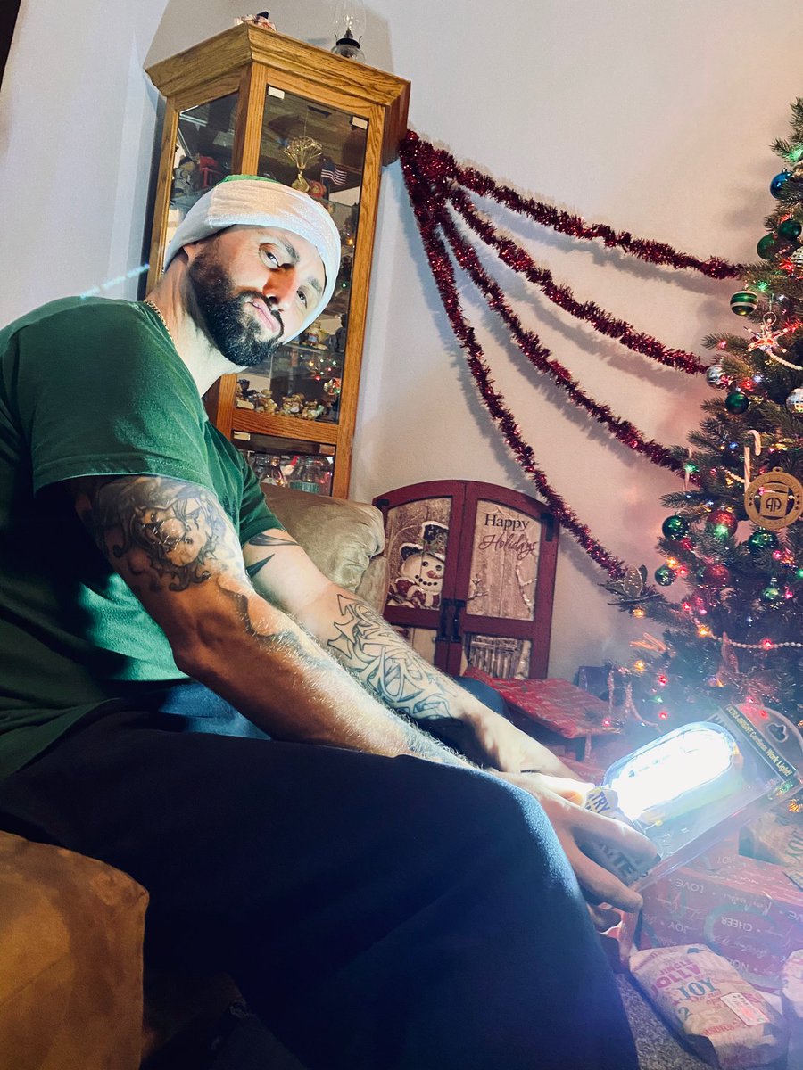 CoreyDLang's tweet photo. Make sure your Christmas is Lit #ChristmasMorning #christmas #MerryChrismas #holidayseason #MerryChristmas2019 https://t.co/KKzpN8xhBF