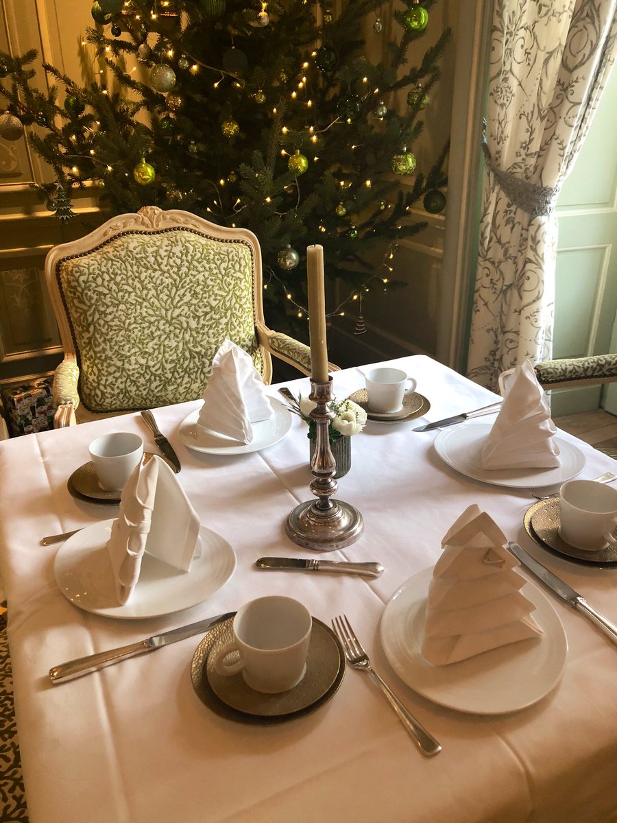 ldhallini's tweet image. Christmas Morning - all set and ready to enjoy! 🎄#festivetable @LaTreyne @RelaisChateaux