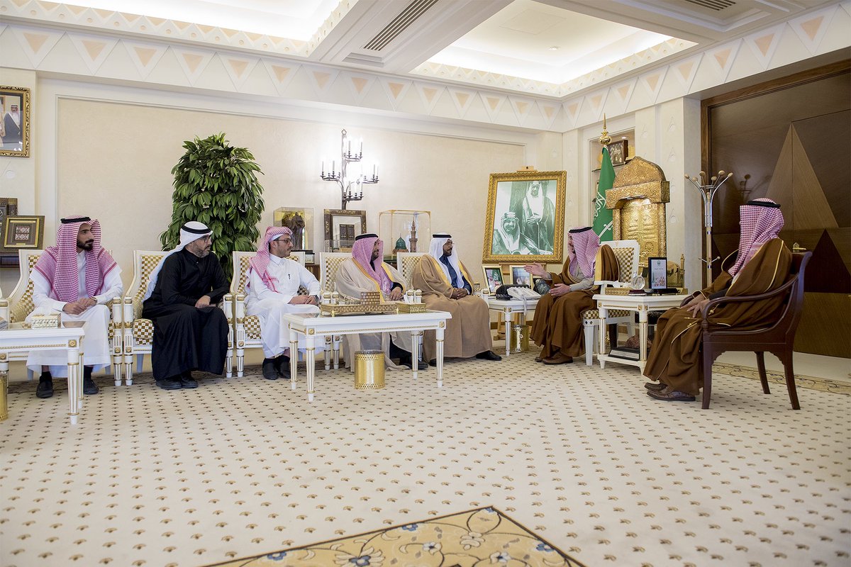 EmarahAlQassim's tweet photo. أكد على أهمية العمل على تعزيز دور عمل المركز بالمنطقة خدمة للمستفيدين ..

#أمير_منطقة_القصيم يلتقي مدير المركز السعودي لزراعة الأعضاء بالمملكة الدكتور محمد الغنيم . https://t.co/5VTkQajYZw
