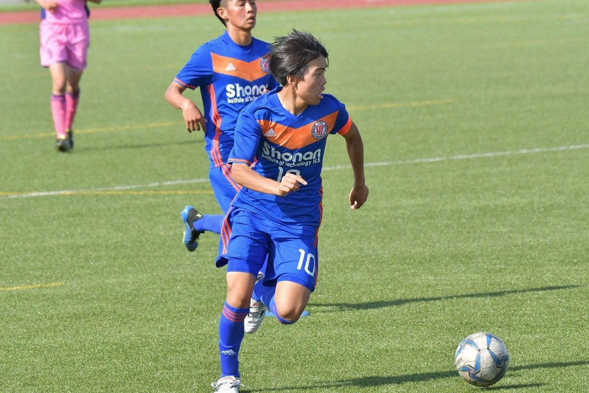 やざわぺ Twitterren １年時からaチームに選抜され 卓越したテクニックに広い視野と判断力を兼ね揃え 脱力しながら身体を上手く使い安定したプレーで中盤を支えパフォーマンスを発揮した 今年からはno 10番を背負い自己と対峙しながら成長を遂げゲームメーカー