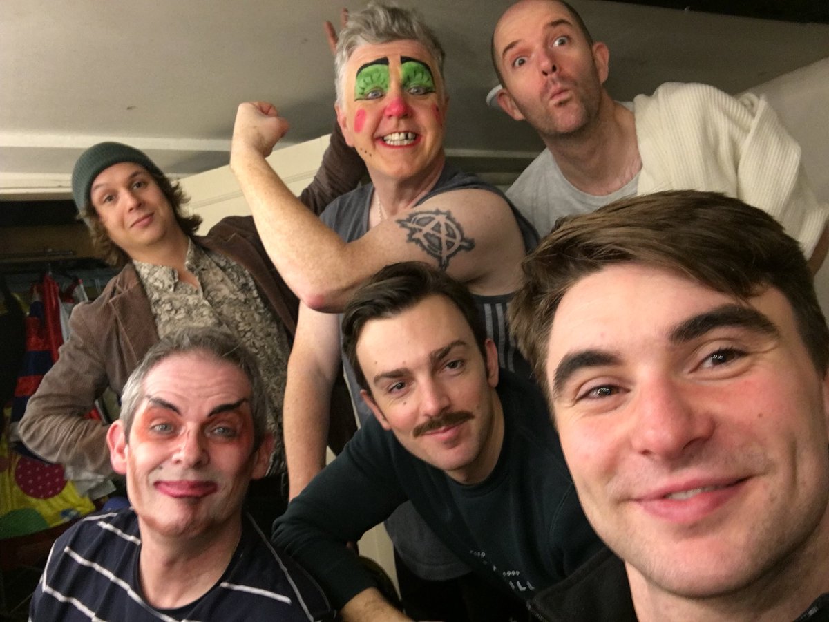 QuinnROfficial's tweet photo. The dressing room before The final Christmas Eve performance of Aladdin @TheGTRoyal! #panto #aladdin #ChritmasEve https://t.co/zFFX9jt10C