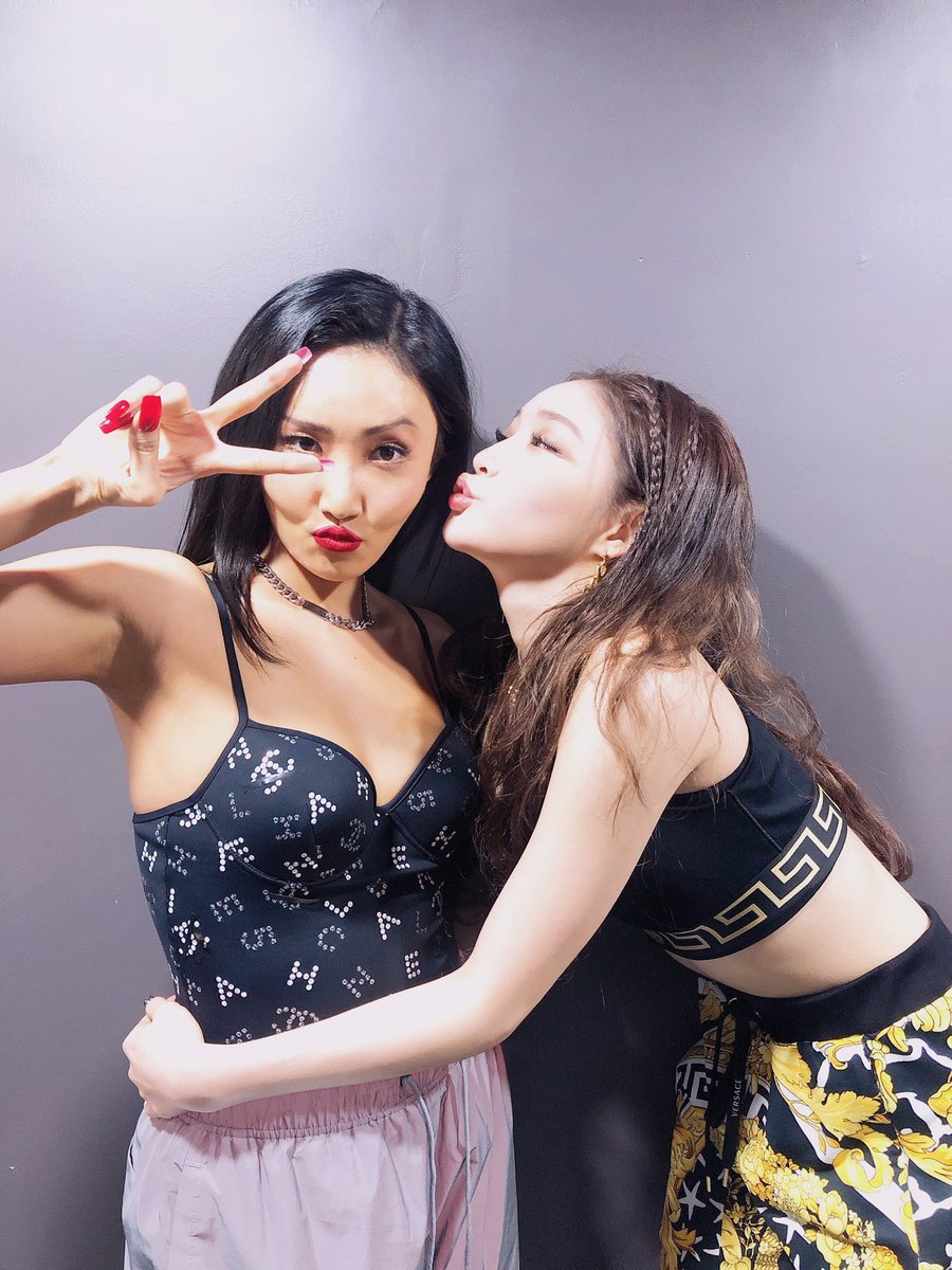 CHUNGHA_MNHent's tweet photo. [#청하] 함께할 수 있어서 너무 영광이었습니다
저는 오늘도 성덕><
메리크리스마스🎅🏻🎄

#CHUNGHA #마마무 #화사 @RBW_MAMAMOO https://t.co/fZgv3vGpF3