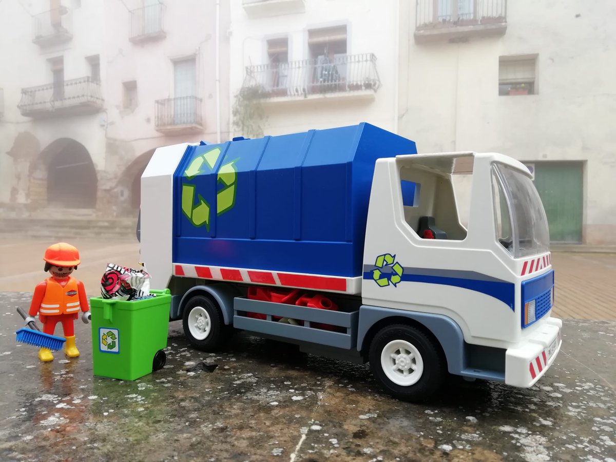 rocassos's tweet photo. Un saludo muy especial para tod@s l@s en #Navidad y todo el año trabajan para servir a la comunidad, ya sea en la #sanidad, la #seguridad, el #saneamiento, los #residuos ... GRACIAS por estar ahí y darlo todo por nosotros, y #FELIZNAVIDAD !!

#Playmobil #MerryChristmas https://t.co/3Yp8g6FTuJ