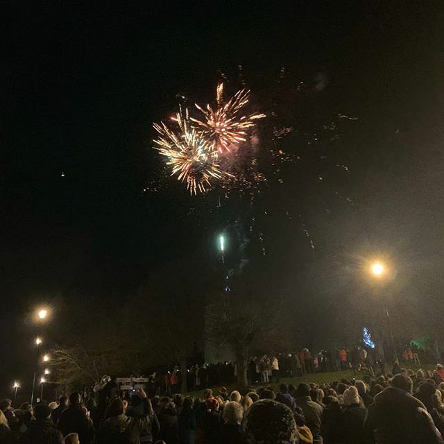 FlosKitchenuk's tweet photo. Merry Christmas from Flo's Kitchen, thank you to all our amazing customers for your continued support 😊🎅
https://t.co/I9v4zujQVg 
#vegan #cake #christmas #fireworks #carolsonthesquare https://t.co/uSTEHECYxt https://t.co/yux3FbHBxW