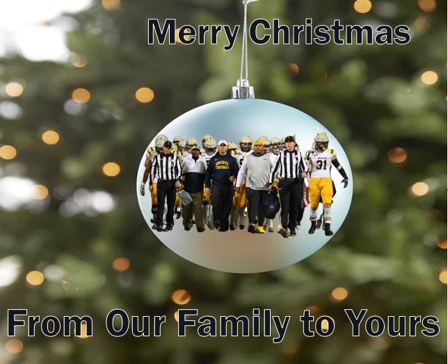 MarianUFootball's tweet photo. Merry Christmas and Happy Holidays! https://t.co/34NKYoQ7v6