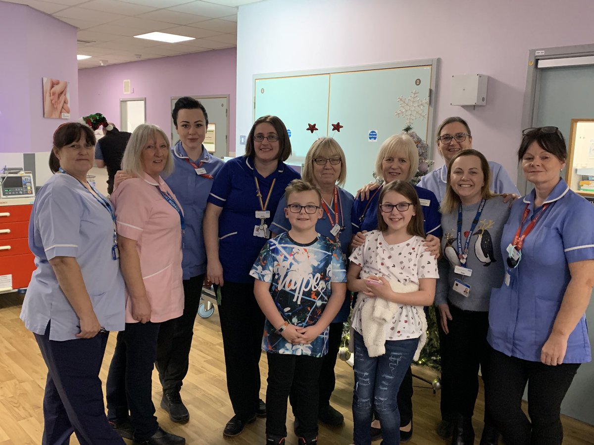 meakin_zoe's tweet photo. Merry Christmas to the staff on the postnatal ward! Enjoy your Christmas dinner and gifts from my children! Thank you for keeping the NHS going! Merry Christmas! 💖 https://t.co/z3ogO7KDMR