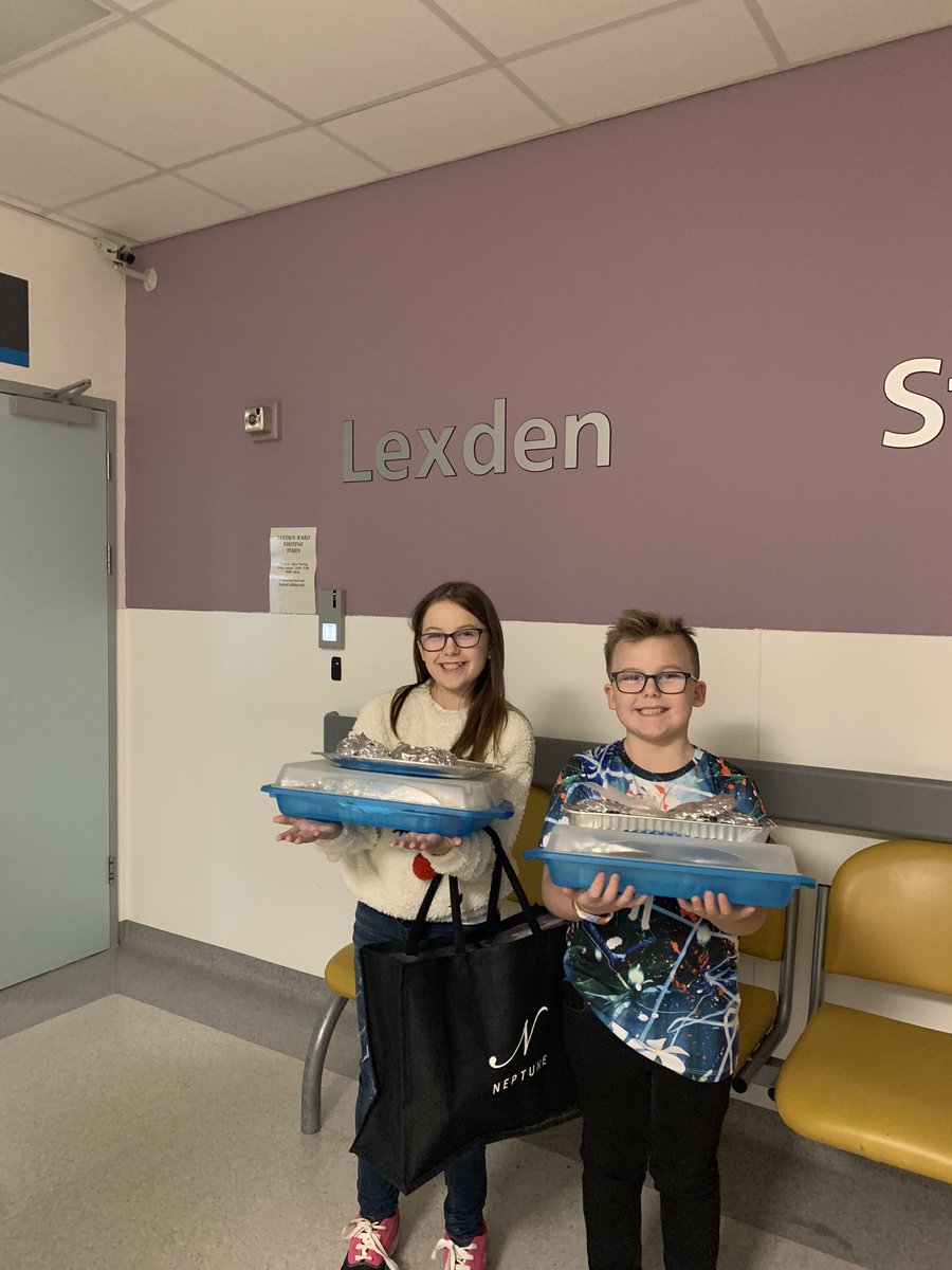 meakin_zoe's tweet photo. Merry Christmas to the staff on the postnatal ward! Enjoy your Christmas dinner and gifts from my children! Thank you for keeping the NHS going! Merry Christmas! 💖 https://t.co/z3ogO7KDMR