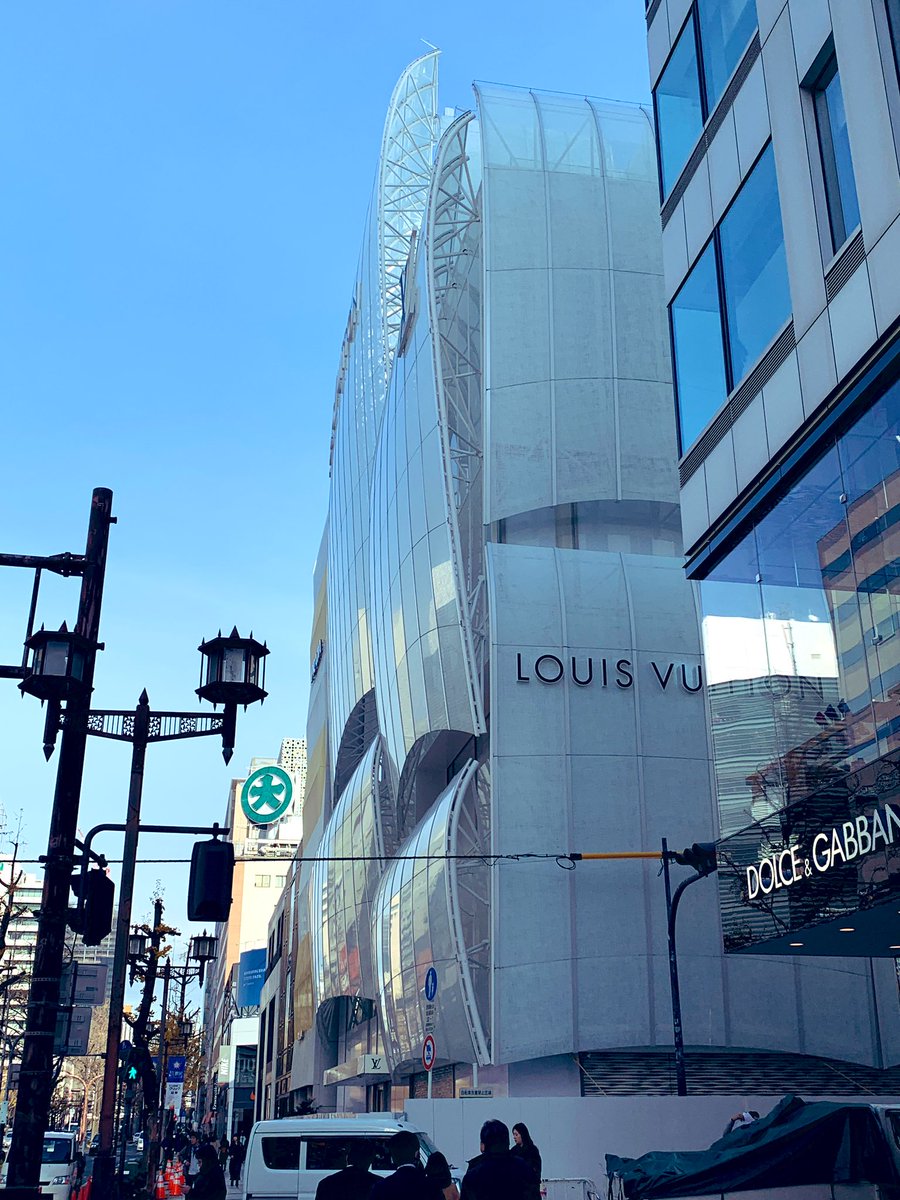ANDSTYLE2's tweet photo. 大阪心斎橋「ルイヴィトン御堂筋店」
設計:青木淳

カフェとレストランが併設する世界初のルイヴィトン路面店だそうです。
かなりできてました。 https://t.co/B5Gh5NXyLu