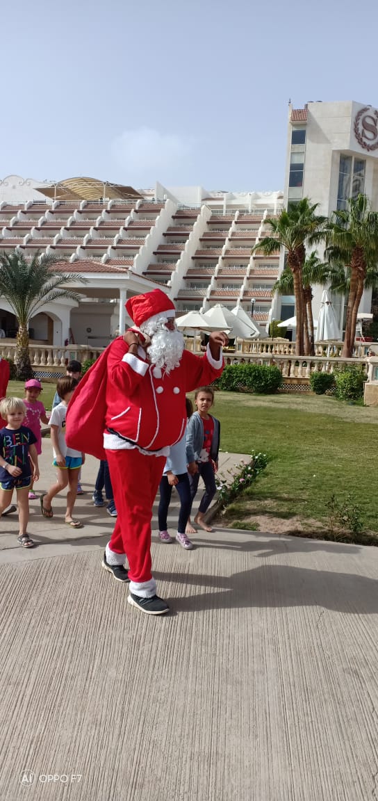 Sheraton_Sharm's tweet photo. Santa Clause on the Beach carrying lots of surprises to our sweetheart ..Merry Christmas everyone😊
#sheratonsharm #christmas #merrychristmas https://t.co/liMH6IzLnu