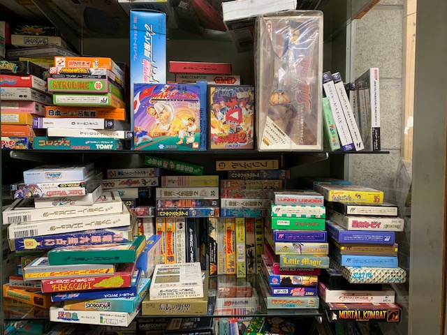 ポップガン 埼玉県川越市のおびつ玩具店の在庫状況 5回目でやっと店内の レトロゲーム 関係の捜索が終わりました といっても前回とは物が移動しているので 見逃しもあり完全とは言えません 店主によると少しずつ倉庫から出したりしているそうです ポップガン 埼玉県川越市のおびつ玩具店の在庫状況 5回目でやっと店内の レトロゲーム 関係の捜索が終わりました といっても前回とは物が移動しているので 見逃しもあり完全とは言えません 店主によると少しずつ倉庫から出したりしているそうです