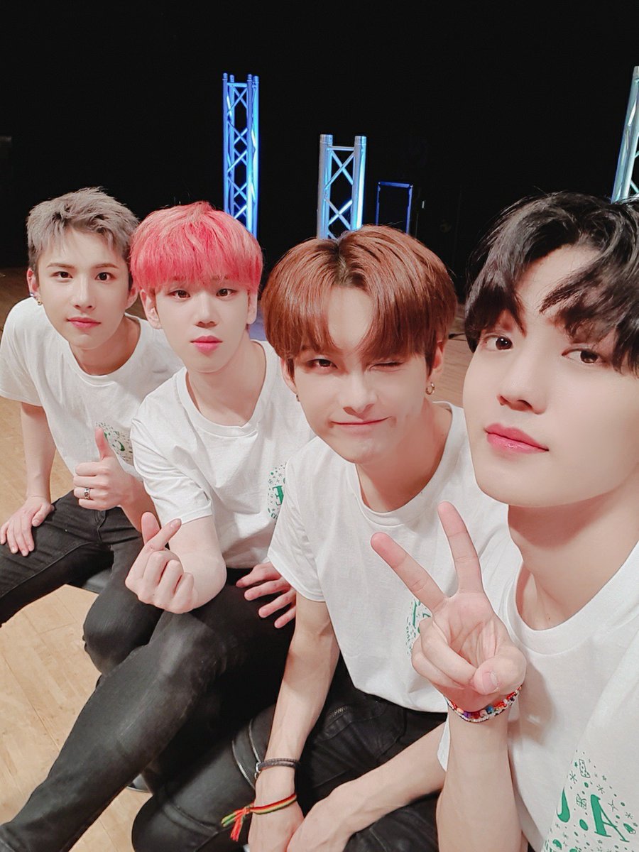 official_ACE7's tweet photo. [#에이스]

브이앱으로 모두 모두 모여볼까나아~~

#ACE #에이스 #CHOICE #초이스 https://t.co/w3vDvHgmso