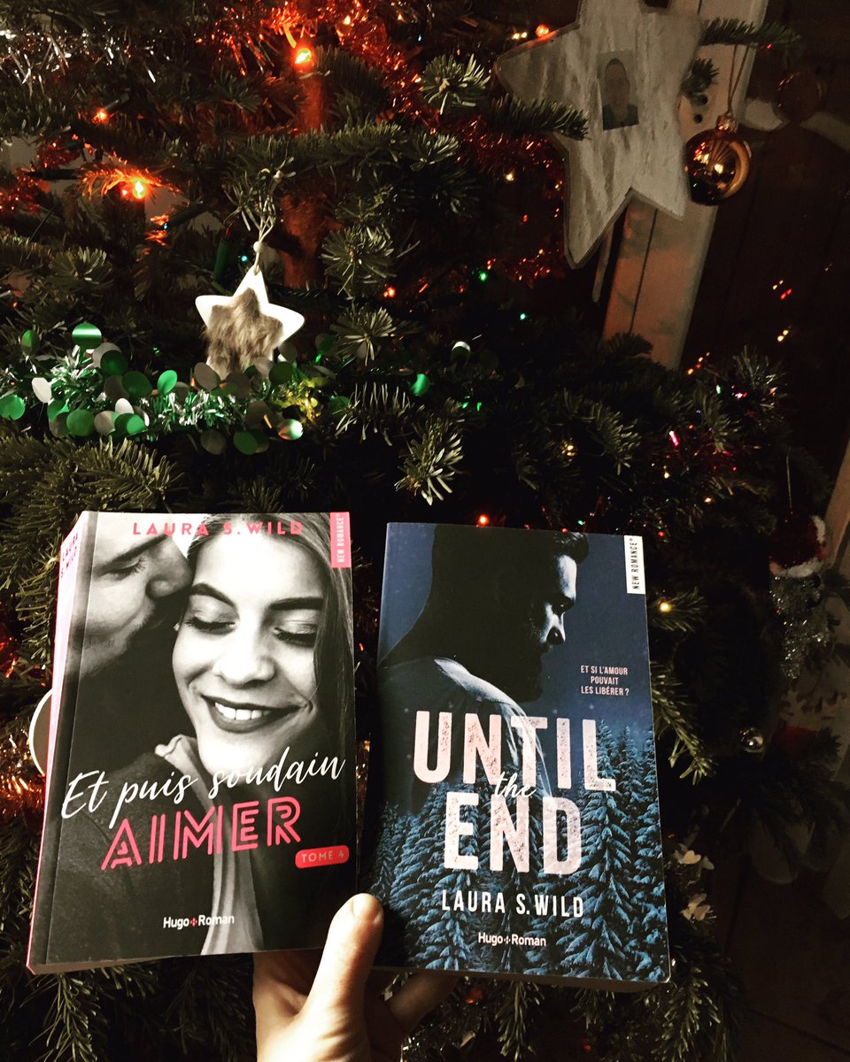 PerdrixS's tweet photo. Le père noël ma gâté cette année 😁🎁📚🎄✨ #liarobin #cartermila @HugoNewRomance @wild_lsr #JoyeuxNoel2019 https://t.co/27HJhacbKD