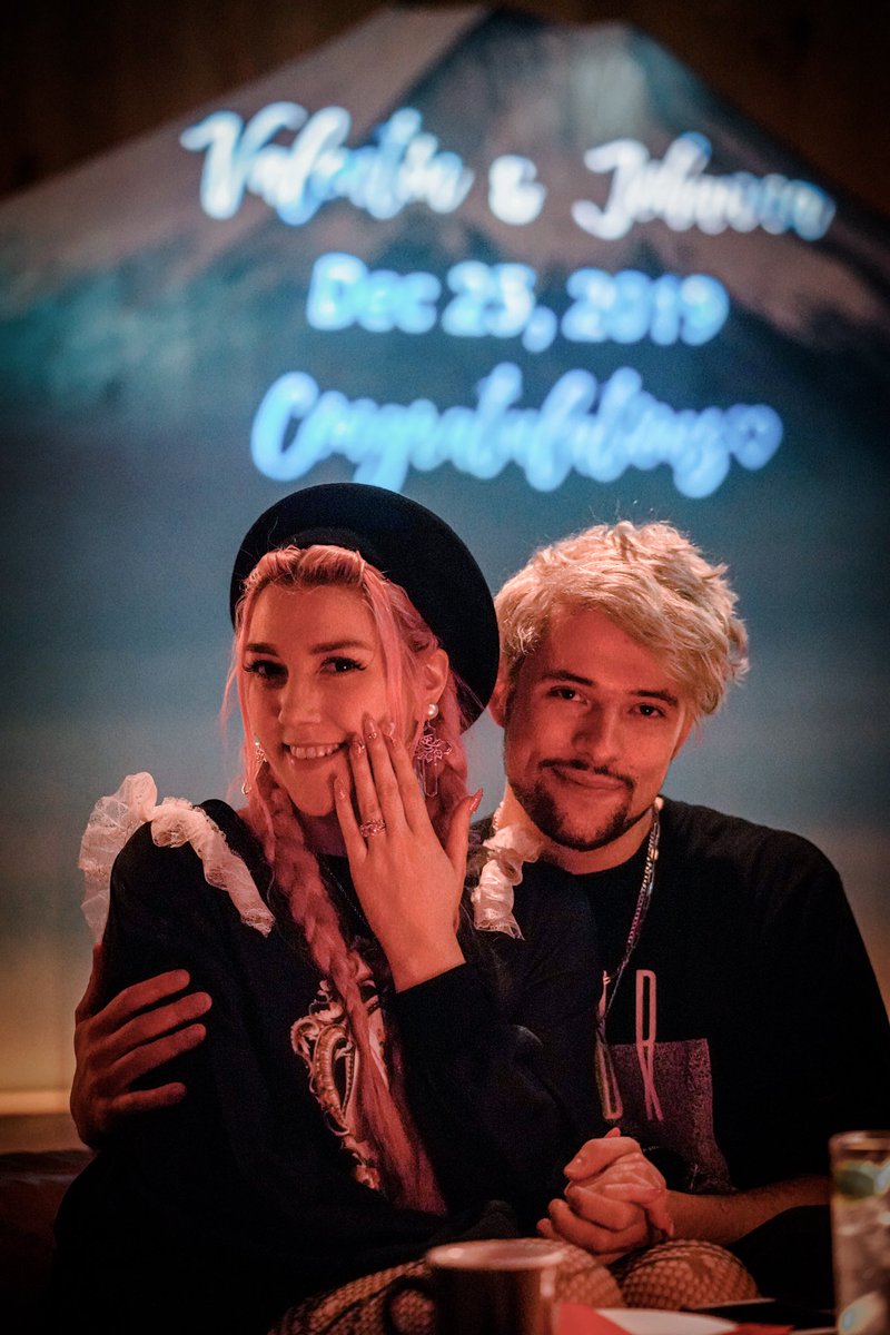 No free Christmas download this year cuz im too busy proposing to @MissxNeko