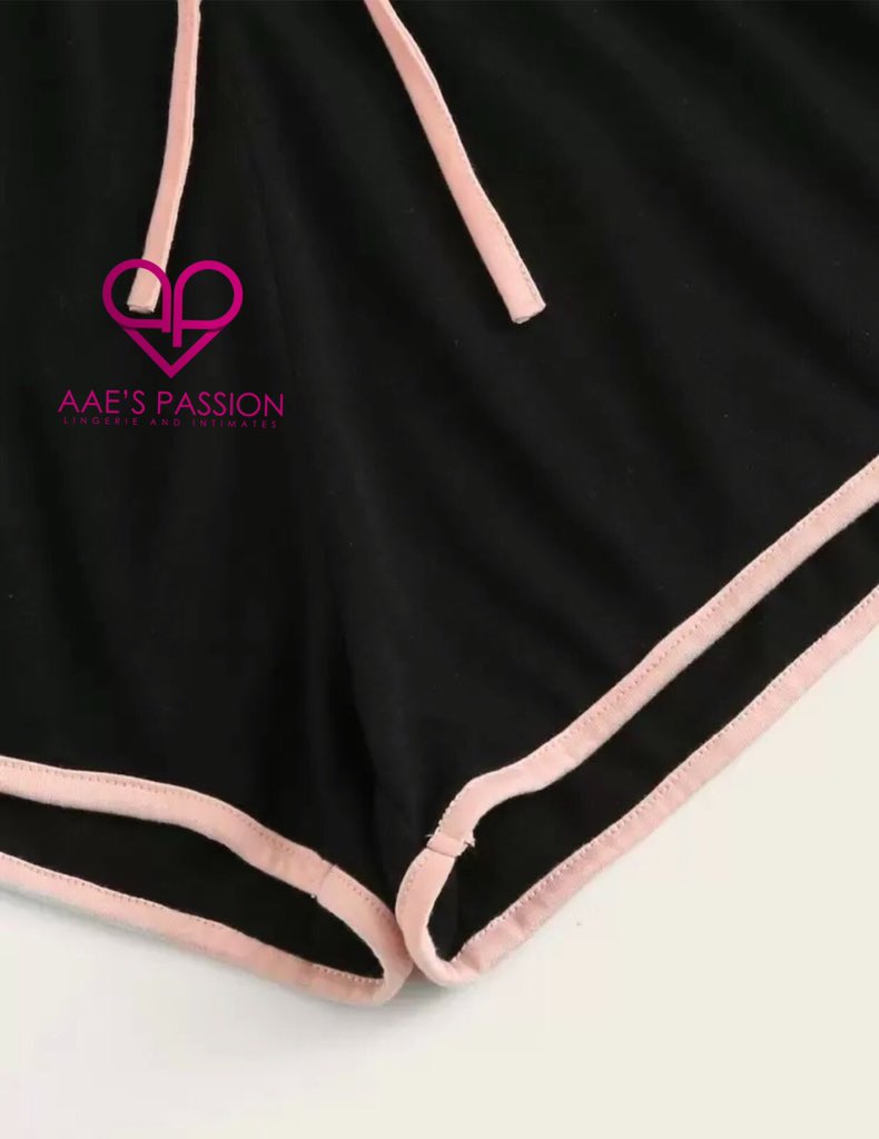 AaesPassion's tweet photo. Name : Lara 
Color : As Shown
Size : M
Price : N8,000

#AaesPassion 
#JollyHolly
#DecemberCollection 
#HoeLyDecember https://t.co/rp4IQjqh5n