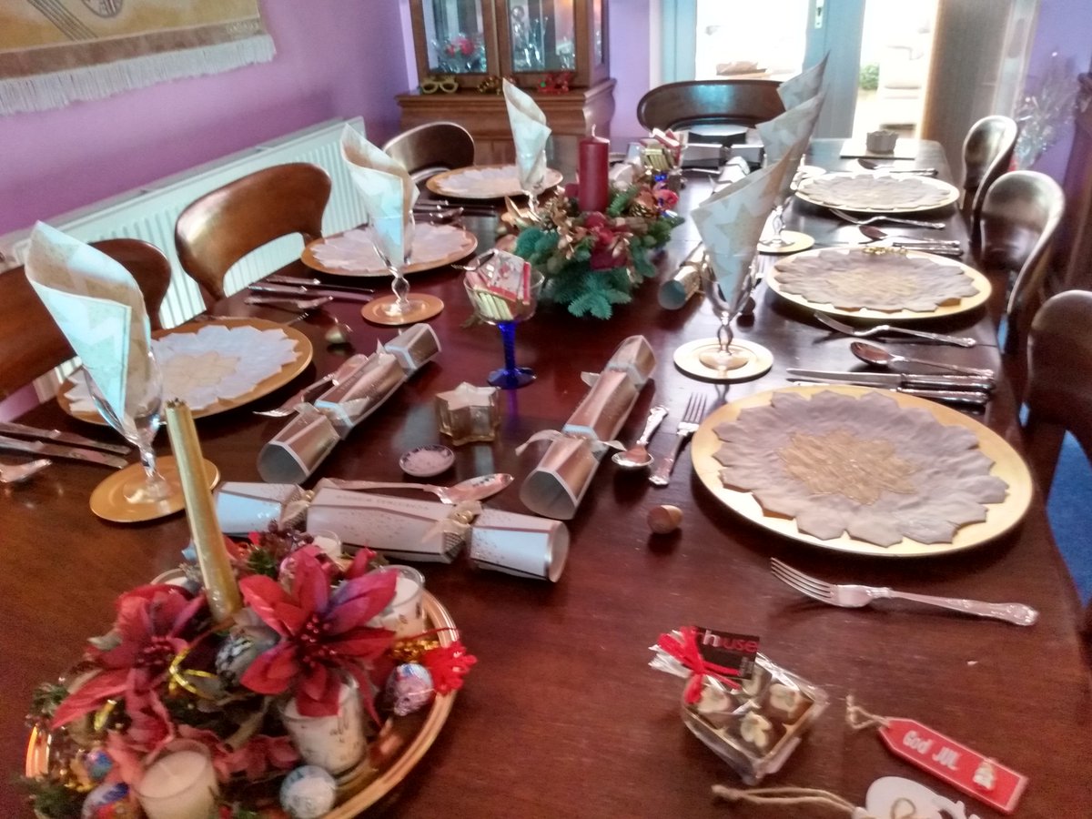 burdzeyeview's tweet photo. #tweetyourtable #Christmas https://t.co/IvUWBrGP5X