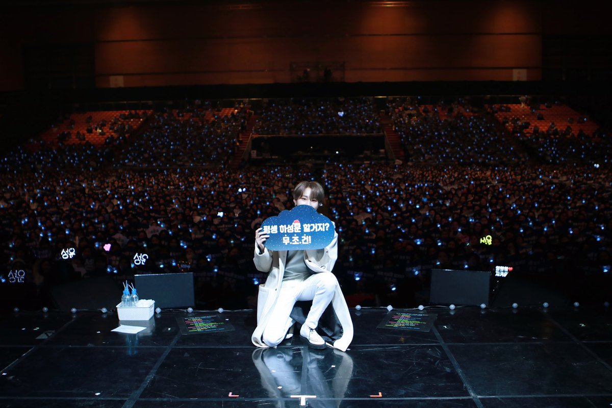 [☁] 

하성운 FAN Party 'CASTLE ON A CLOUD' 성운이의 성에서 파티를 즐겨주셨던 HA:NEUL 여러분
크리스마스에 함께해서 행복했습니다
집에 조심해서 가세요💜💙💛

#하성운
#HASUNGWOON
#CASTLE_ON_A_CLOUD