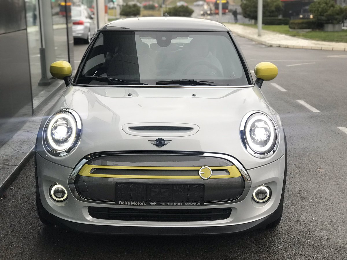 MINISrbija's tweet photo. Elektrifikacija je počela. Prvi potpuno električni MINI dostupan u Delta Motors salonu automobila. #MINI #minielectric #minisrbija #electricdrive #hatch #coopers https://t.co/nABHR5WbwA