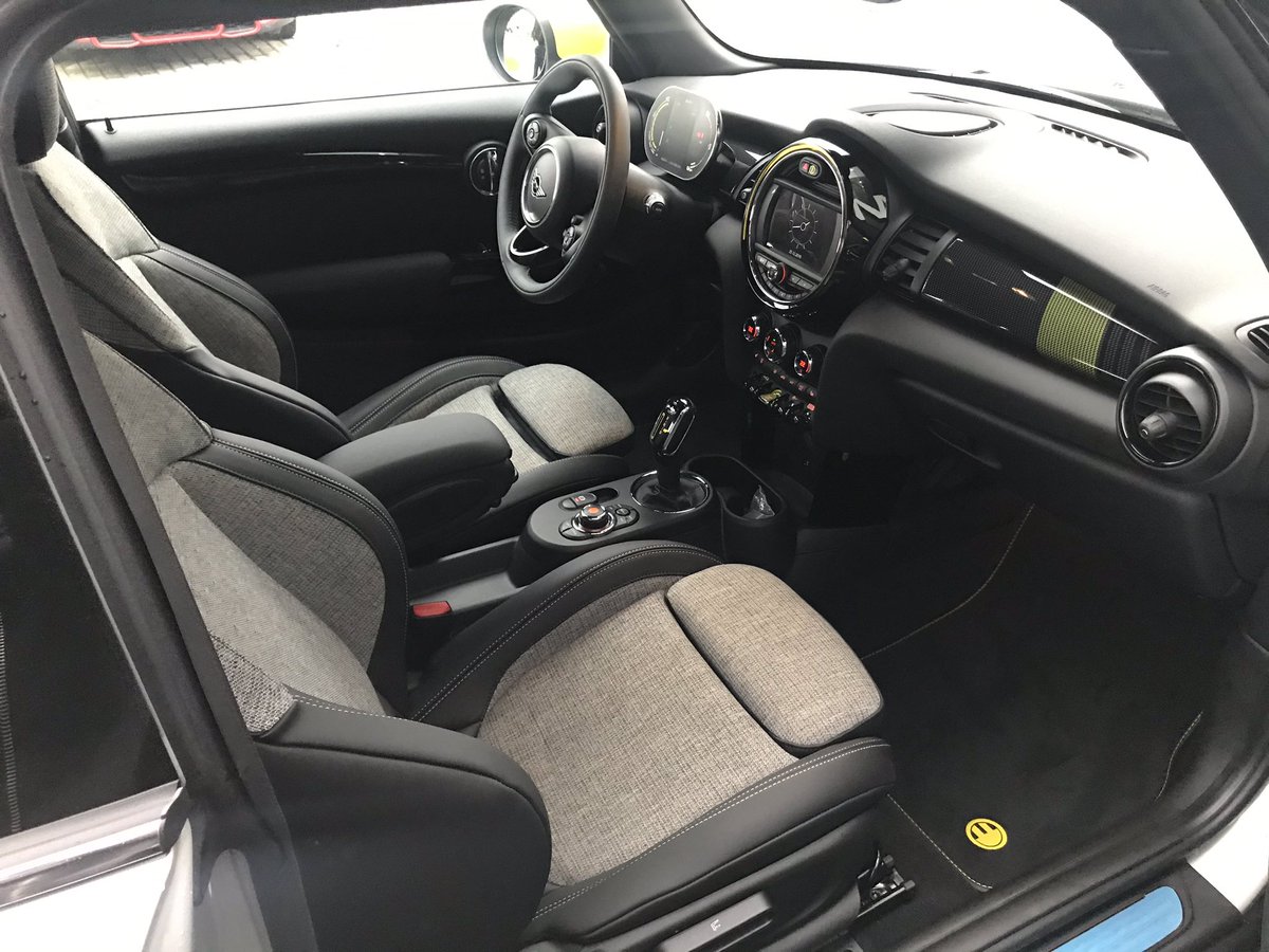 Elektrifikacija je počela. Prvi potpuno električni MINI dostupan u Delta Motors salonu automobila. #MINI #minielectric #minisrbija #electricdrive #hatch #coopers