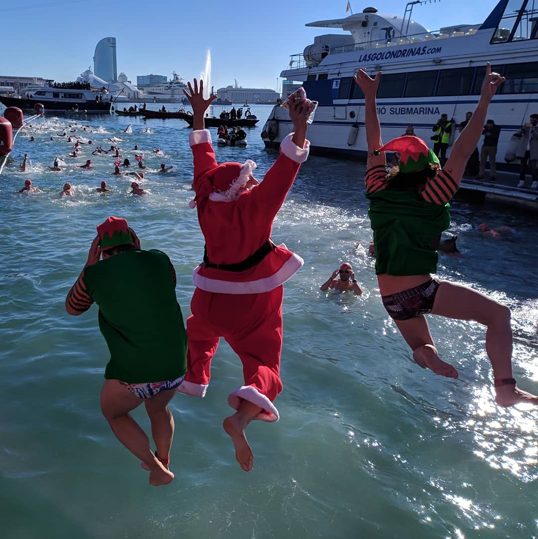 CNBARCELONA's tweet photo. 🏊‍♀110a edició COPA NADAL🏊

380 valents s'han llençat a l'aigua disposats a competir, passar-ho bé i gaudir de la tradició esportiva de #Barcelona

Gràcies a tots i totes qui feu possible que any rere any sigui un èxit 👌

📸 oficials de la prova aviat a la nostra pàgina web https://t.co/9ELPPjj7BH