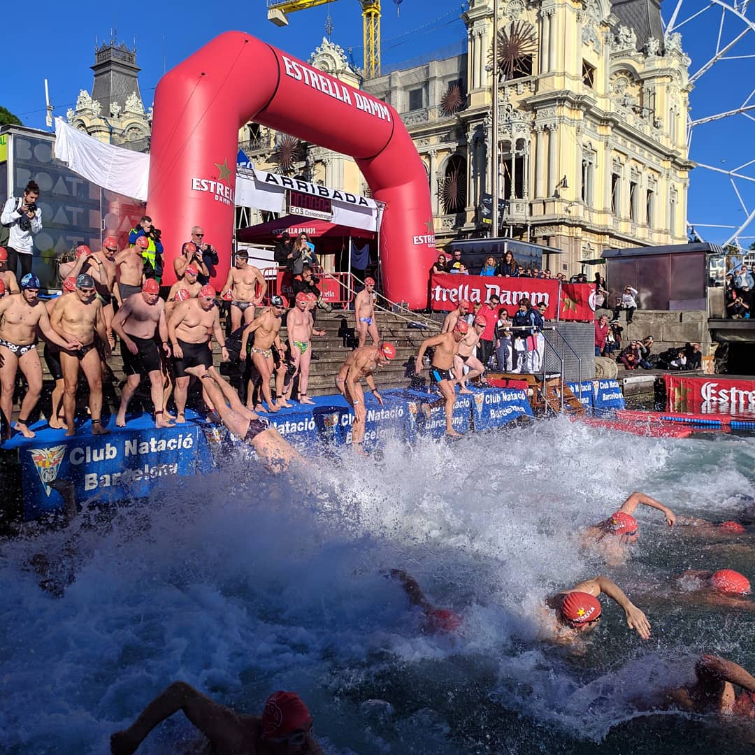 CNBARCELONA's tweet photo. 🏊‍♀110a edició COPA NADAL🏊

380 valents s'han llençat a l'aigua disposats a competir, passar-ho bé i gaudir de la tradició esportiva de #Barcelona

Gràcies a tots i totes qui feu possible que any rere any sigui un èxit 👌

📸 oficials de la prova aviat a la nostra pàgina web https://t.co/9ELPPjj7BH