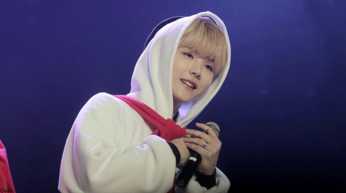 Oops971027's tweet photo. 191225 #이미담 #LEEMIDAM https://t.co/Fp7fIhidRp