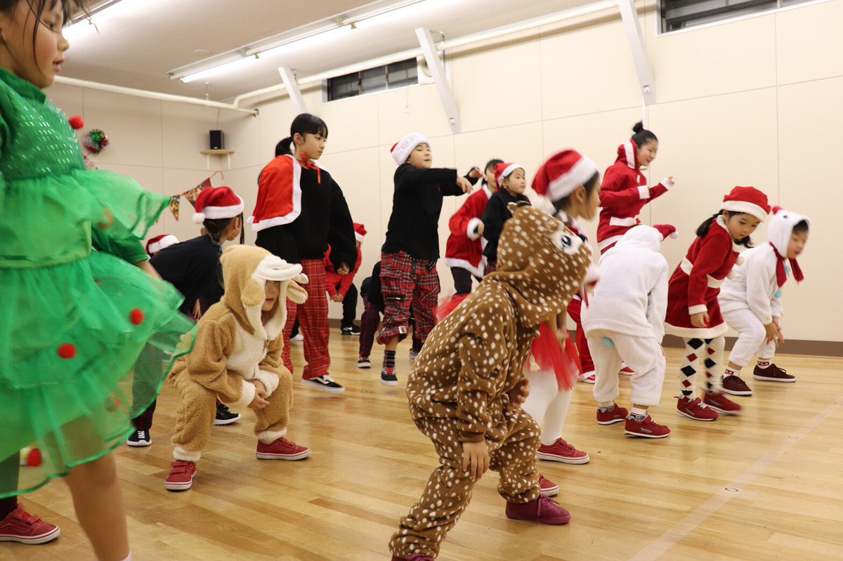 Overflow Kids ダンススクール A Twitter クリスマス会はリレー大会 ナンバー発表 プレゼント交換 ビンゴ大会そしてめちゃくちゃ美味しいご飯を食べて 最後にはマライヤキャリーの曲で皆で踊りました