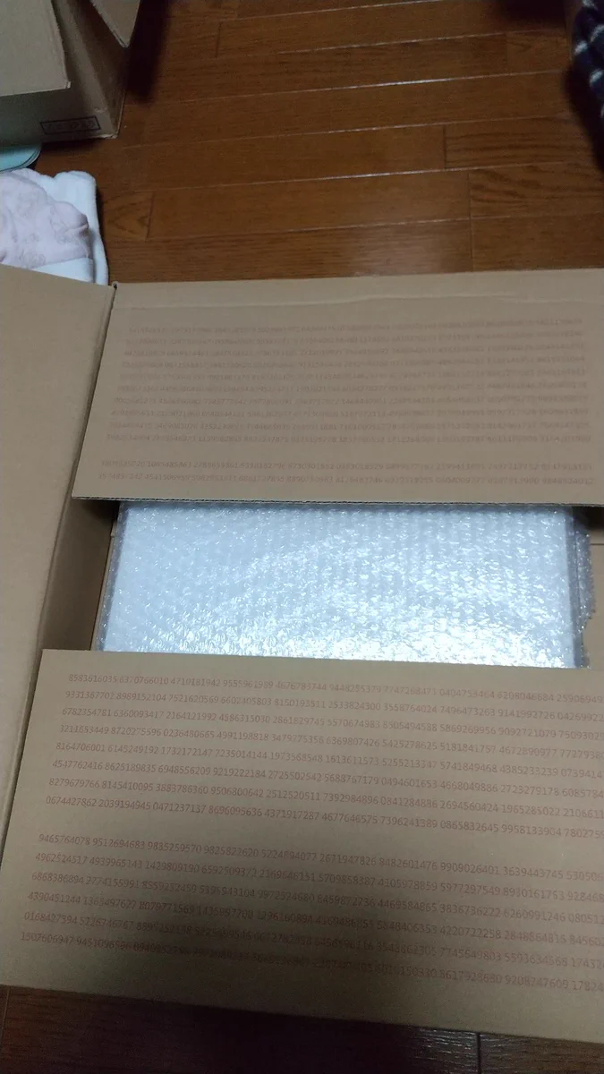 段ボールに書かれた円周率の意味とは！？ガラス製品、ブライダル製品に関わることです！！！