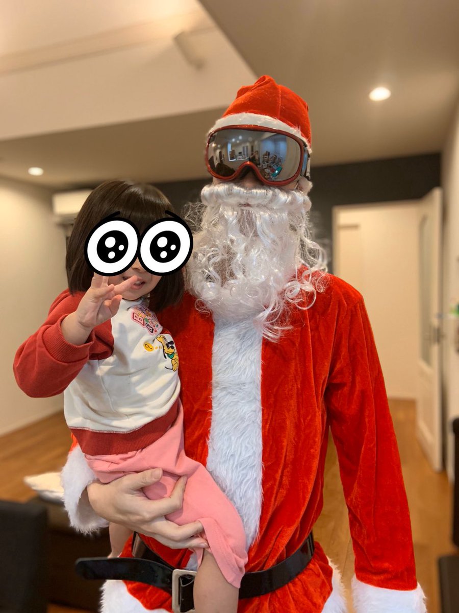 ヨシロー 大切な人を守る Auf Twitter サンタの格好して玄関から入りましたが 父ちゃんサンタ とバレてましたね でもなんとか サンタと信じてもらいました いやーここまでの格好してバレるって子供の観察力はすごいな クリスマス メリークリスマス