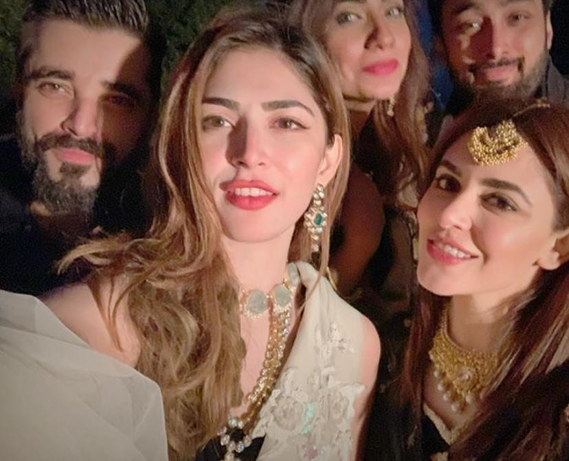 #NaimalKhawar along with hubby #HamzaAliAbbasi and friends at a wedding event.
 #HamzaAli #PakistaniCelebrities #PakCelebz #Lollywood