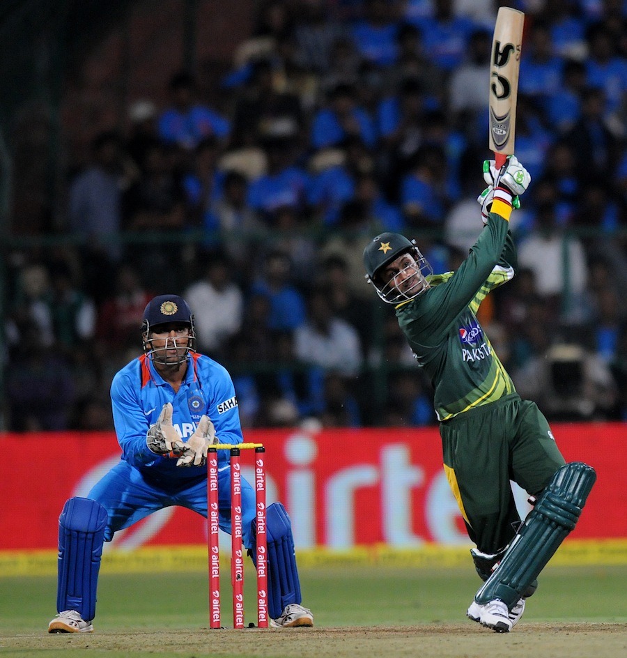 SajSadiqCricket's tweet photo. #OnThisDay 2012. Pakistan beat India by 5 wickets in Bengaluru in a T20I. Umar Gul took 3/21 as India scored 133/9. Pakistan were 12/3 but then Mohammad Hafeez with 61 &amp; Shoaib Malik's 57* took Pakistan to victory #Cricket https://t.co/Y1oFg85yIr