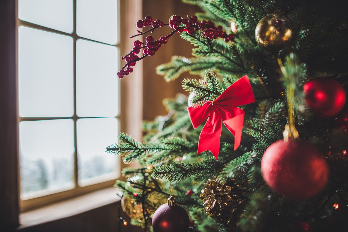 AllProServices6's tweet photo. #MerryChristmas and happy holidays! What is your favorite holiday tradition? https://t.co/u8Ln9RvVze