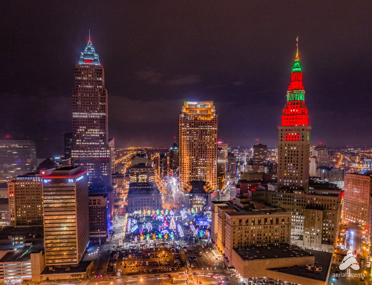 clevelanddotcom's tweet image. We hope you have a great Christmas, Cleveland! Here's a stunning photo of our pretty city to start your day! ❤️🎄

Photo: @AerialAgentsCLE