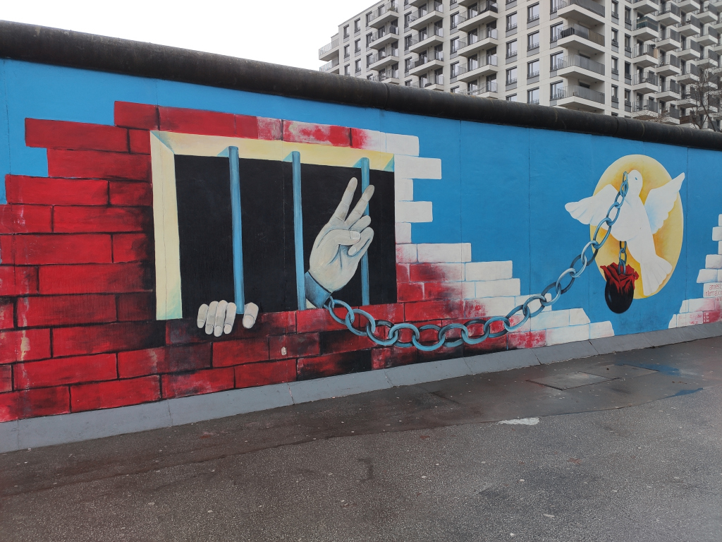 lars_v_g's tweet photo. 5.0.1. Berlin pickup https://t.co/iQCALZebB5 https://t.co/nLYyDMHXDg