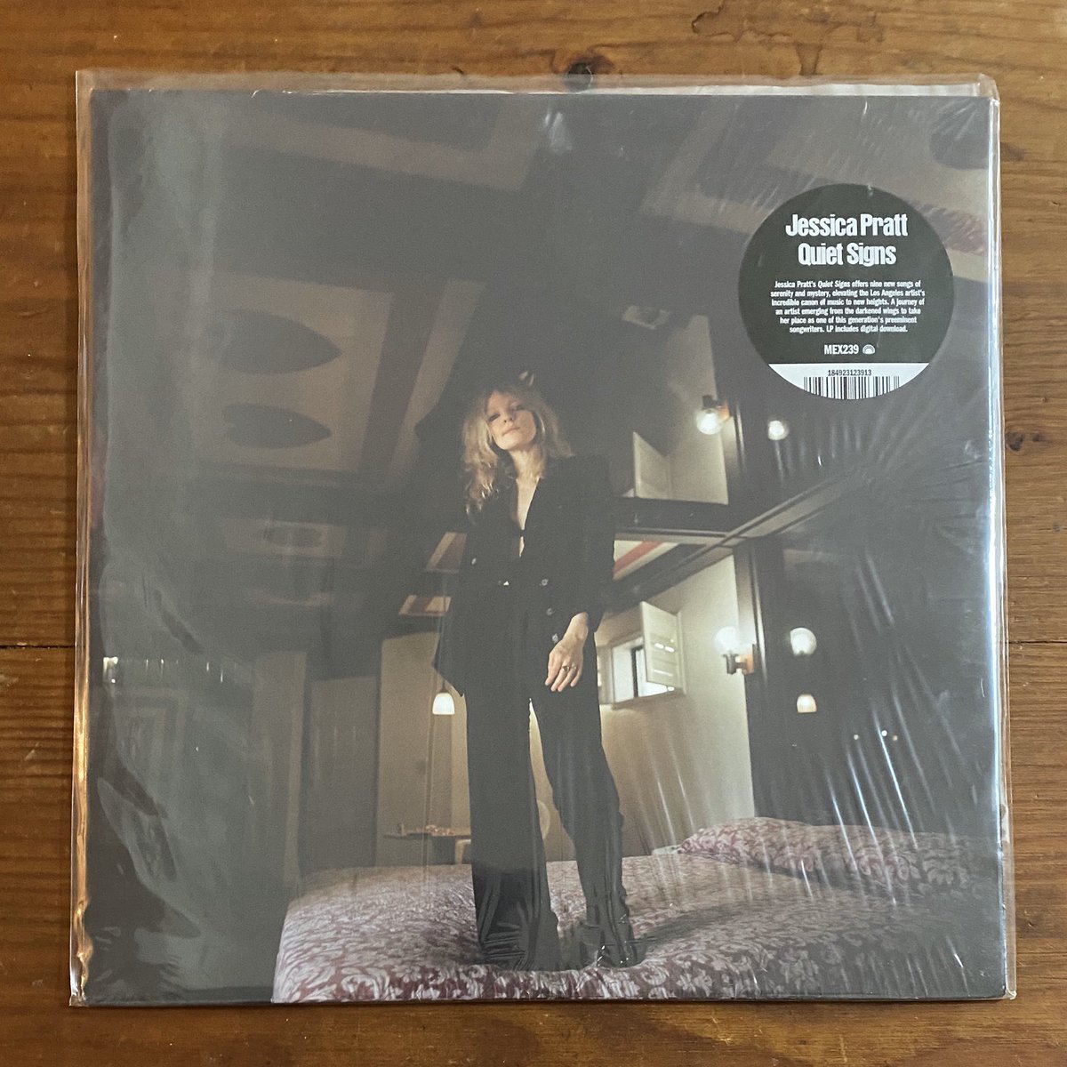 カワズ 今年買った新譜レコード 順不同 Jessica Pratt Quiet Signs 19 Laのssw ジェシカ プラットの3rdアルバム 過去2作も良かったけど 今作の出来は格別です エリックサティに影響を受けたような 奇妙で美しいオーラを纏う旋律 ブログでも紹介
