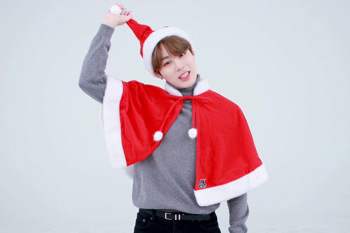 [☁]

크리스마스의 마지막 선물 🎁 산타 구르미 나갑니다💜💙💛
오늘의 🎶 굿나잇 song으로 '다시 찾아온 12월 이야기' 들으면서 운나잇😍

#하성운
#HASUNGWOON 
#다시_찾아온_12월_이야기