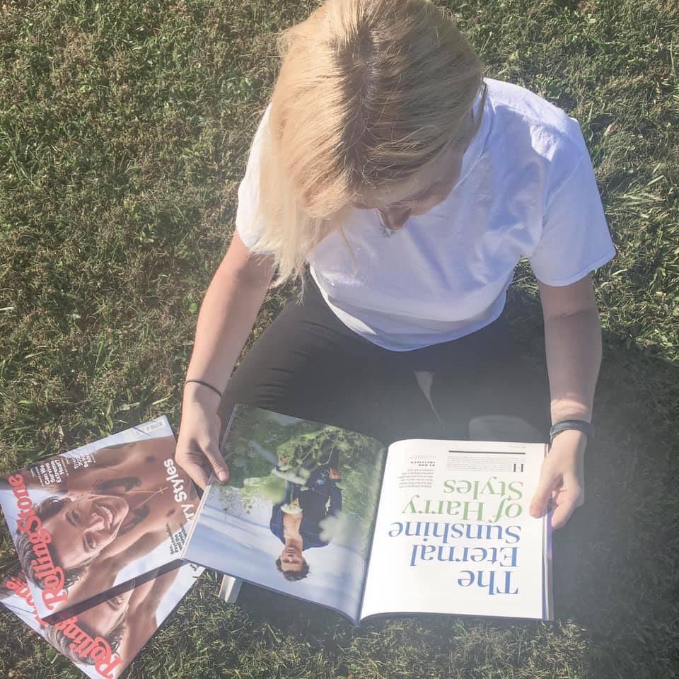 carolinabolter's tweet photo. Merry Christmas!!!! I have decided to giveaway a copy of Harrys rolling stone!!! 

Just RT this tweet to enter! 

Winner will be drawn around January 10th! 

US only due to shipping costs https://t.co/K9wo2qsICs