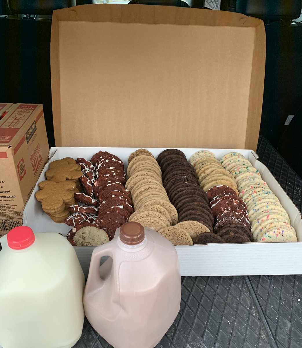 RudeBoyCookies's tweet photo. Every year on Christmas Day we donate cookies & milk to those in need. We love spreading a little happy holiday cheer. Merry Christmas. 🎄 🎁 🍪 🥛 #cookiesandmilk #cookiesforthesoul #cookiesandcommunity
#christmas #holidays #merrychristmas
#rudeboycookies #ska https://t.co/KbF8b8nd49