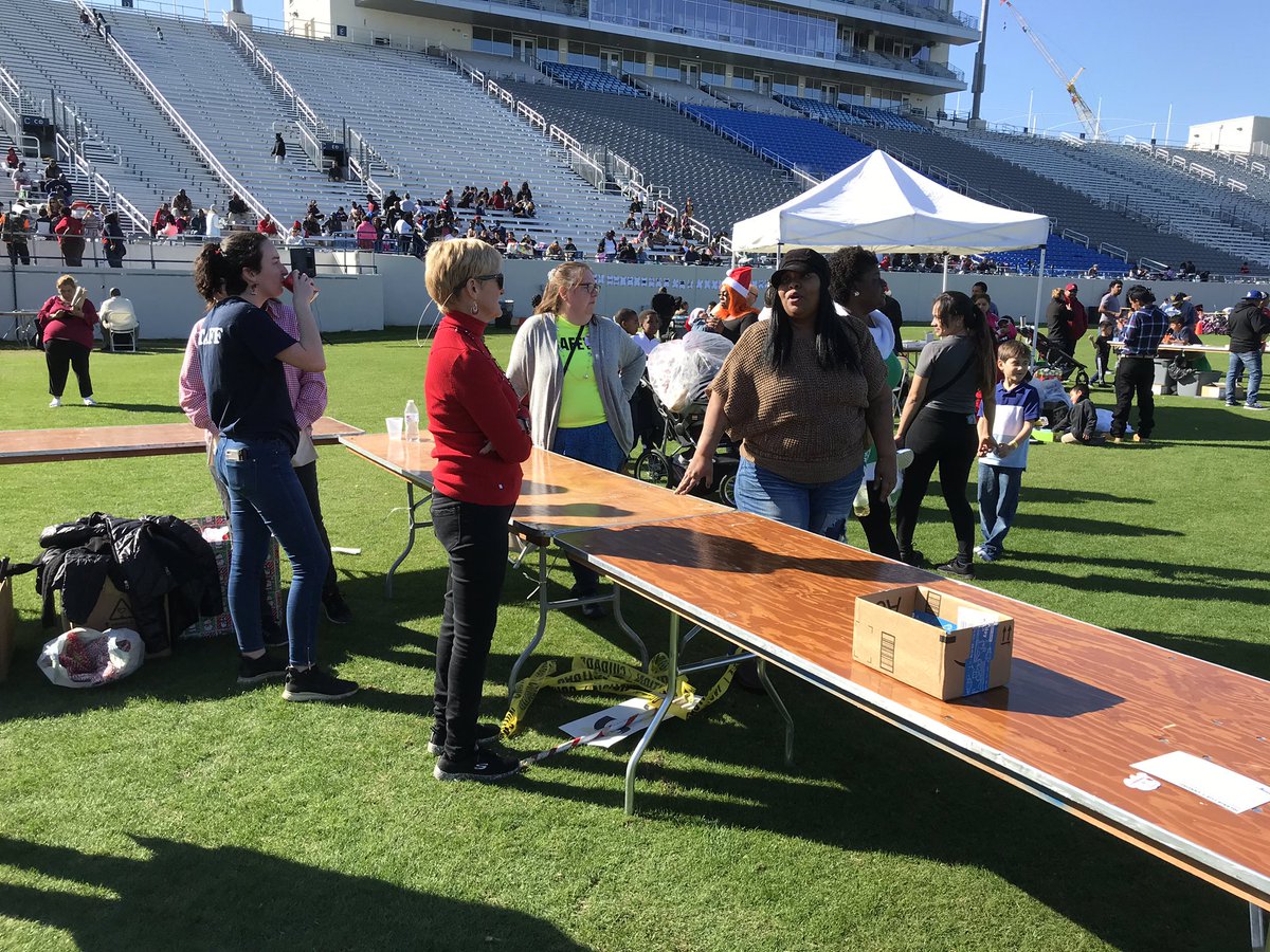 jtighe08's tweet photo. Around 300 volunteers, including families who volunteer every year for @Withoutwallschs ministry Birthday party for #Jesus at @Citadel1842 in Hagood Stadium. 1,000 plus gifts, food + clothing donations @ABCNews4 #chsnews #chs #Christmas https://t.co/MUNV5b4LYv
