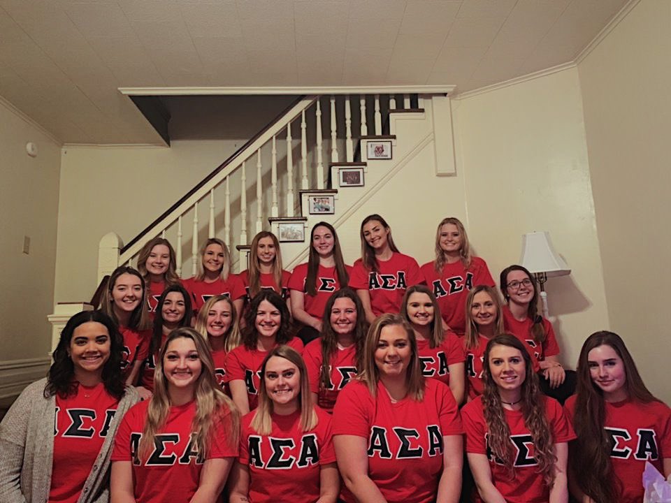 Wishing a merry Christmas from the sisters of Alpha Sigma Alpha! We hope you all have a wonderful and blessed holiday with your friends and family❣️❣️❣️